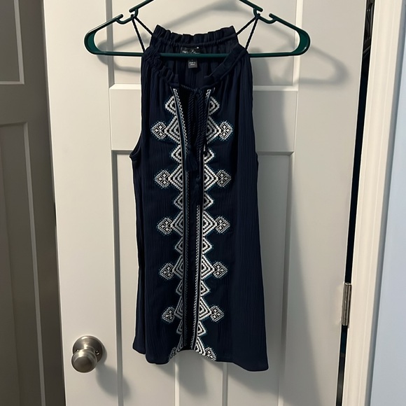 Embroidered Tank Top - Picture 2 of 4